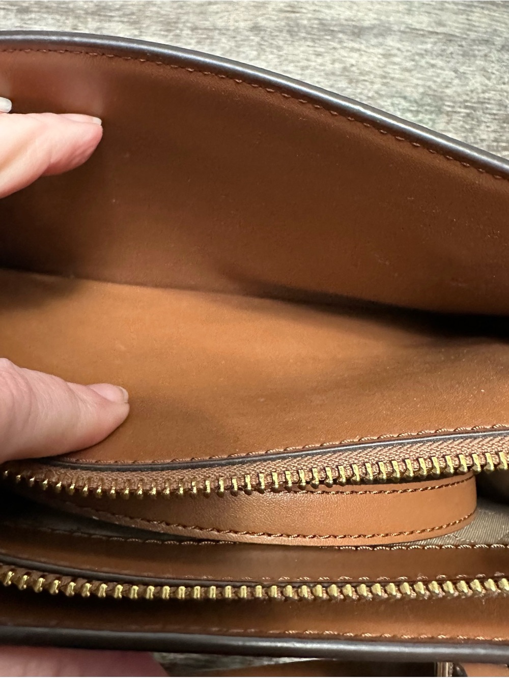 Michael Kors Cream Signature Satchel with Brown Trim - Picture 5 of 10